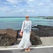 Get The Look: Ide Outfit Liburan ke Pantai untuk Hijabers ala Xaviera Putri