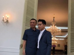 Gibran Peluk Rismon Sianipar di Istana Wapres: Pokoknya Kita Saudaraan