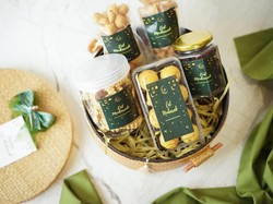 Sering Jadi Tren, Bagaimana Hukum Berbagi Hampers Makanan dalam Islam?