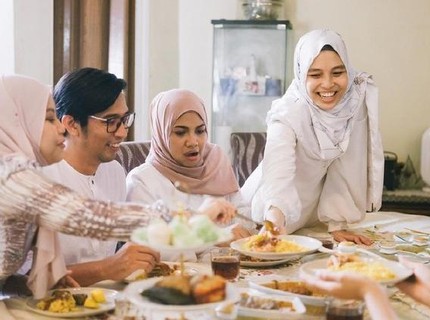 Cara Menyikapi Perbedaan Pola Parenting dengan Saudara dan Keluarga agar Tak Konflik saat Silaturahmi