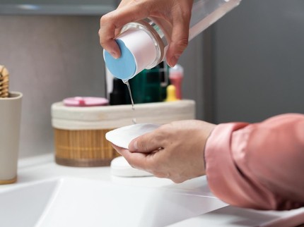 5 Rekomendasi Micellar Water untuk Kulit Kering, Bikin Wajah Tetap Lembap