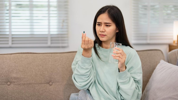 Ilustrasi Minum Obat