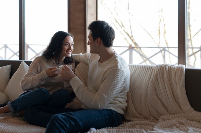 Deretan zodiak yang memiliki love language quality time. Cancer, libra, pisces, hingga taurus yang suka menghabiskan waktu bersama pasangan.