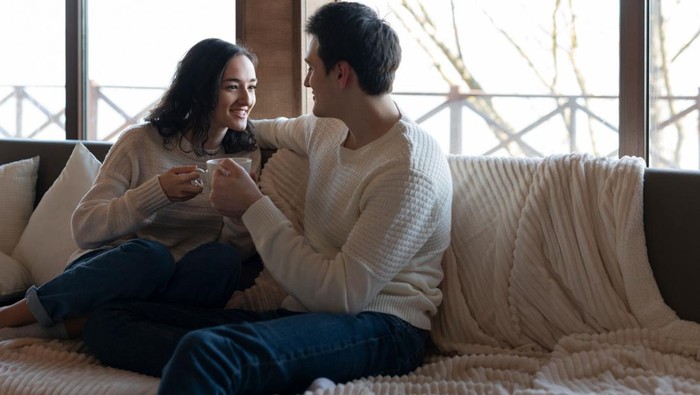 5 Topik yang Sering Dibahas Pasangan yang Saling Percaya