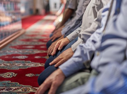 Ketahuan Tak Salat Jumat, Pria Muslim di Negara Ini Terancam Penjara 2 Tahun