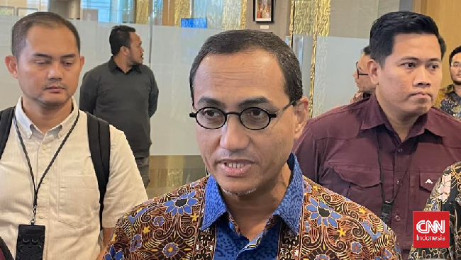 Otoritas Jasa Keuangan (OJK) mewajibkan laporan keberlanjutan bagi emiten yang melantai di pasar modal mulai 2027 mendatang.