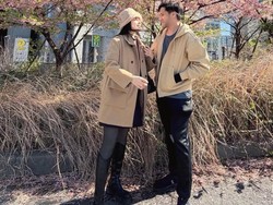 Romantis, 7 Gaya Kevin Aprilio & Vicy Melanie Pakai Outfit Couple Liburan di Jepang