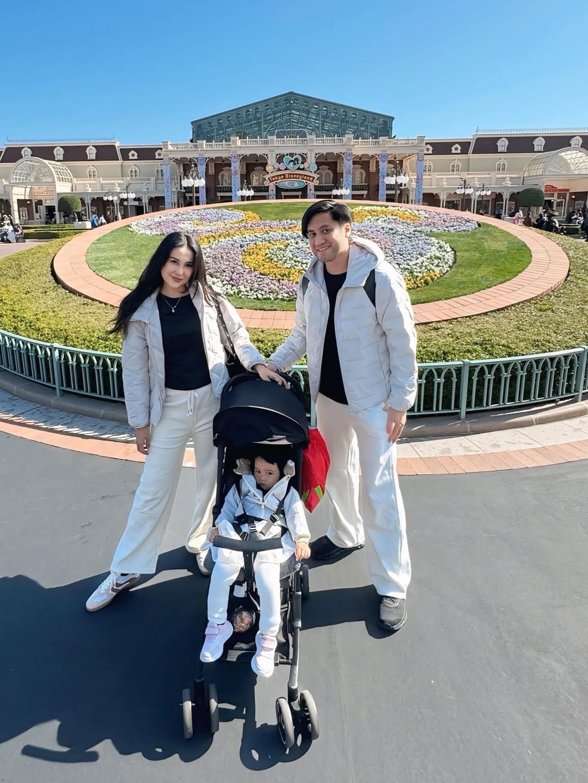 Kevin Aprilio dan Vicy Melanie