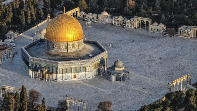 Menurut Israel penutupan Masjid Al Aqsa hingga tak bisa digunakan Muslim untuk salat Id karena 'alasan keamanan'.