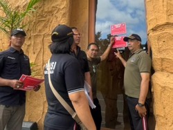Satpol PP Segel Tempat Hiburan Tak Berizin di Pererenan Badung
