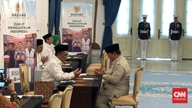 Prabowo Pimpin Kabinet Merah Putih Bayar Zakat di Istana