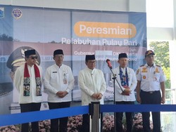 Pramono Resmikan Revitalisasi Dermaga Pulau Pari Kepulauan Seribu