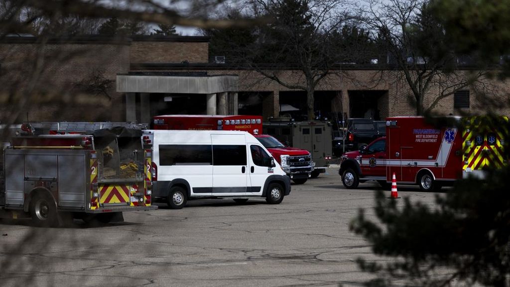 FOTO: Pria Keturunan Lebanon Tabrak Sinagoge di Michigan