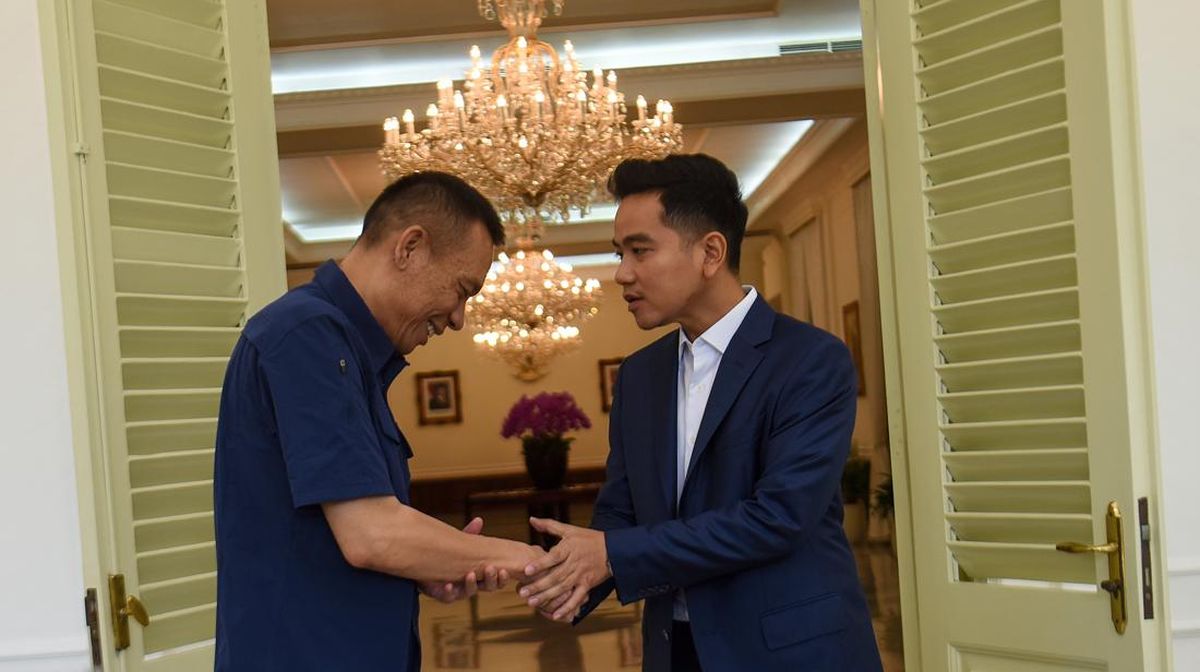 Foto: Momen Tersangka Kasus Ijazah Jokowi Rismon Temui Wapres Gibran