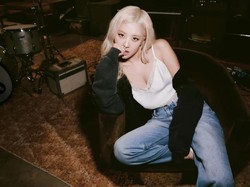 Setelah Jisoo, Rose BLACKPINK Minta Maaf ke Fans Soal Hari Anniversary