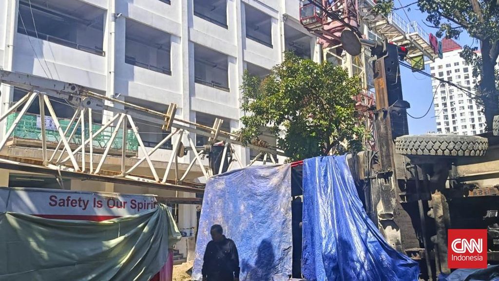 Truk Crane Terguling di Tebet Jaksel, Arus Lalu Lintas Macet