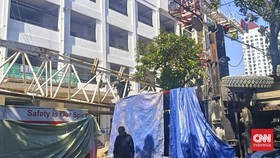 Truk Crane Terguling di Tebet Jaksel, Arus Lalu Lintas Macet