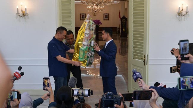 Tersangka kasus tuduhan ijazah palsu Jokowi, Rismon Sianipar tetap wajib lapor meskipun telah mengajukan keadilan restoratif atau Restorative Justice.