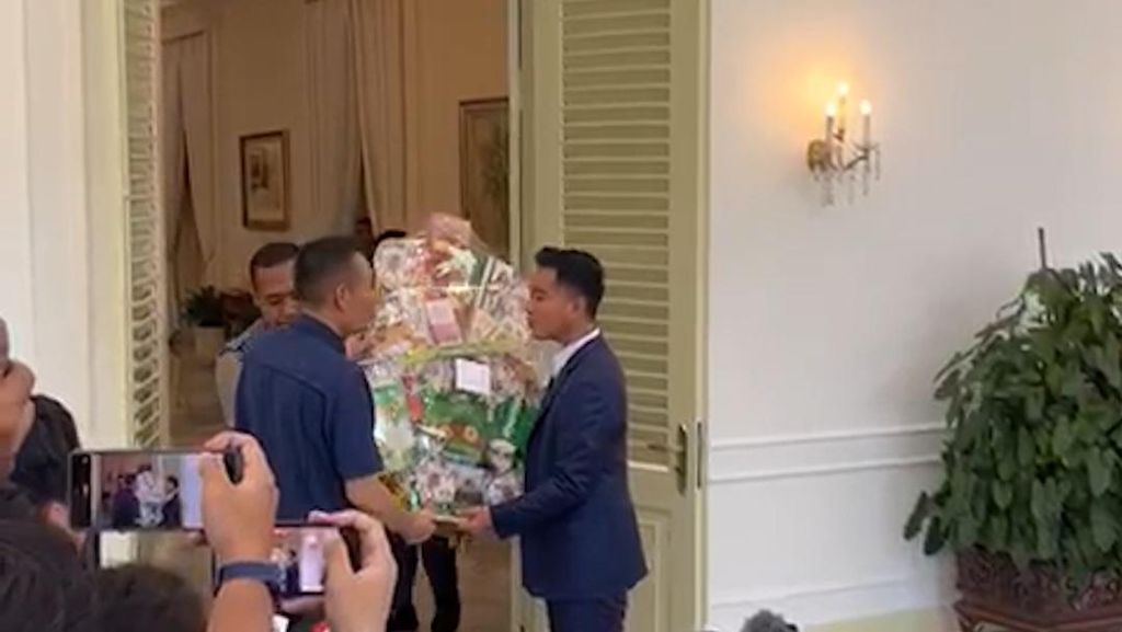 Momen Rismon Tersangka Kasus Ijazah Jokowi Bertemu Gibran