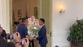 Momen Rismon Tersangka Kasus Ijazah Jokowi Bertemu Gibran