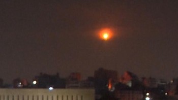 Rentetan Rudal Iran Hantam Israel di Malam Hari