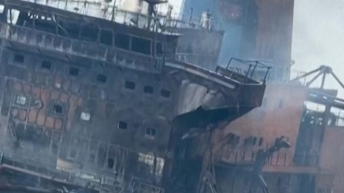 Dua Kapal Tanker Hangus Usai Serangan Di Perairan Irak