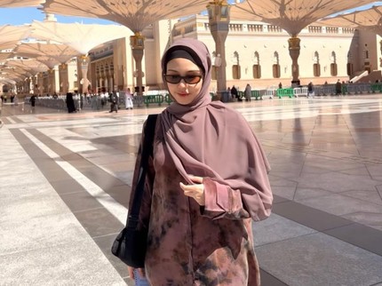 Potret Kebahagiaan Vanesha Priscilla Jalani Ibadah Umrah, Tampil Beda dengan Busana Syari