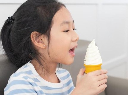 Waspadai Risiko Obesitas pada Anak yang Makan Makanan Manis Berlebihan saat Lebaran