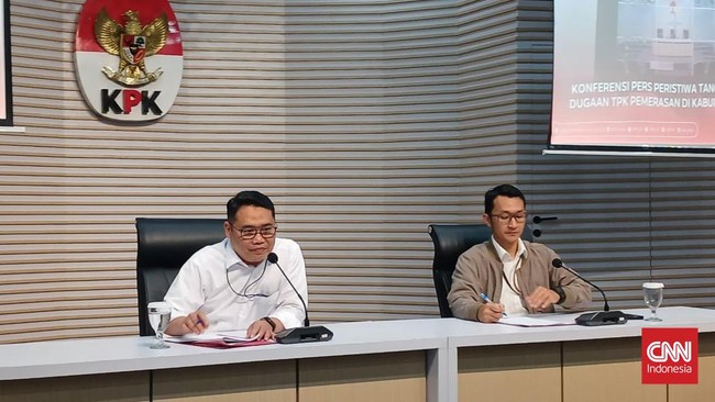 Bupati Cilacap Syamsul Auliya dan Sekda Sadmoko berhasil mengumpulkan Rp610 juta dari perangkat daerah, RSUD hingga puskesmas untuk THR.