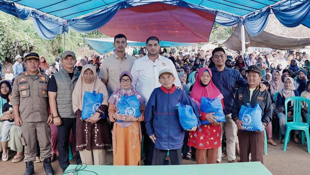 Lebaran, Rajiv Salurkan 10.000 Paket Sembako bagi Warga Pangalengan