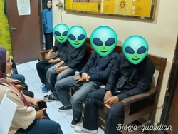 4 Remaja Motoran Ugal-ugalan Nyalakan Kembang Api di Kalasan Diamankan