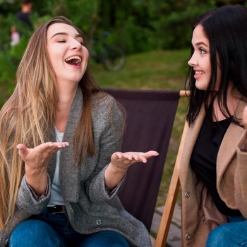 4 Tipe MBTI yang Selalu Bicara Baik tentang Orang Lain