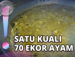 Melihat Proses Masak Ayam Goreng di Warung Makan Legendaris Sukoharjo