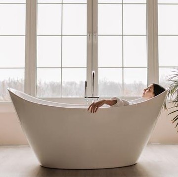 Tak Hanya Menyegarkan, Ini 7 Manfaat Mandi Air Dingin untuk Tubuh dan Pikiran