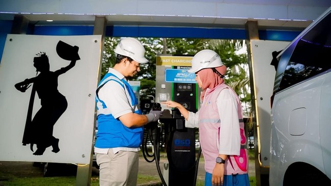 PLN menyiapkan Posko Siaga dan SPKLU di jalur mudik Jawa-Bali untuk Lebaran 2026, dukung perjalanan pemudik kendaraan listrik dengan aman.