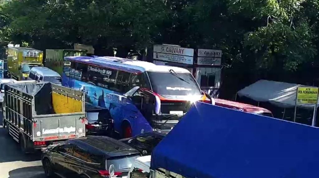 Antrean Kendaraan Pemudik di Pelabuhan Gilimanuk Capai 10 Km