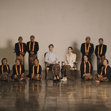Bak Bangsawan Keraton, 7 Potret Prewedding El Rumi dan Syifa Hadju Tema Tradisional