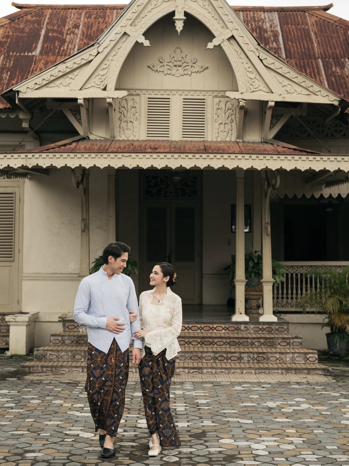 Potret Prewedding El Rumi dan Syifa Hadju Tema Tradisional