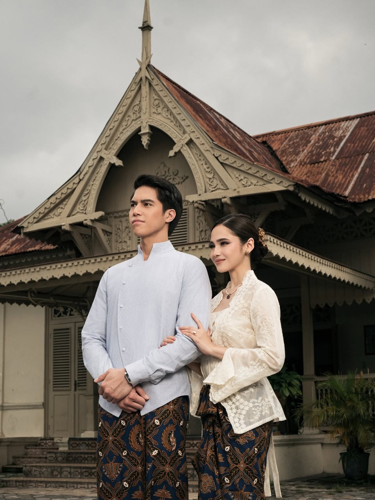 Potret Prewedding El Rumi dan Syifa Hadju Tema Tradisional