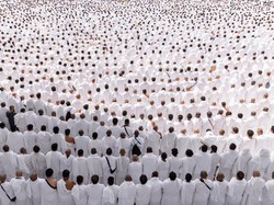 Fakta Unik Masjid yang Memiliki Jemaah dengan Arah Saf Berbeda