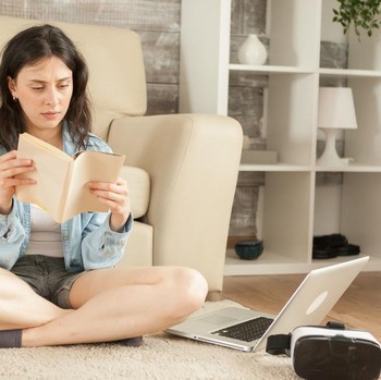 5 Ciri Kepribadian Orang yang Suka Menyendiri