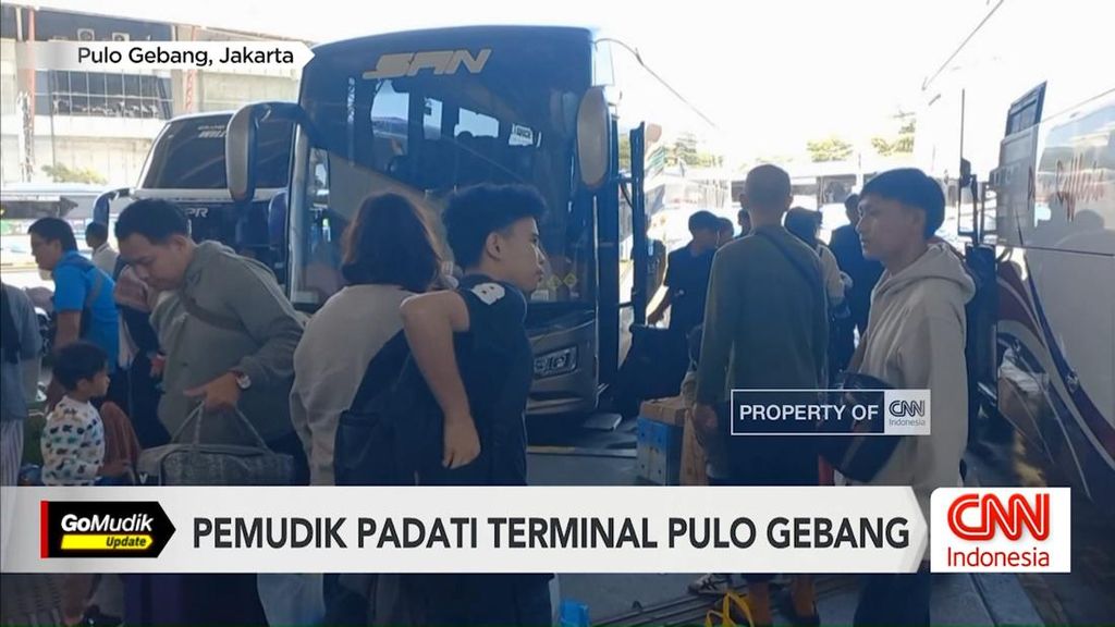 VIDEO: Pemudik Mulai Padati Terminal Pulo Gebang Jelang Lebaran