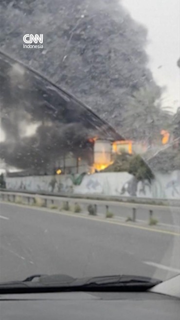 Kebakaran di Israel Buntut Serangan Rudal Iran