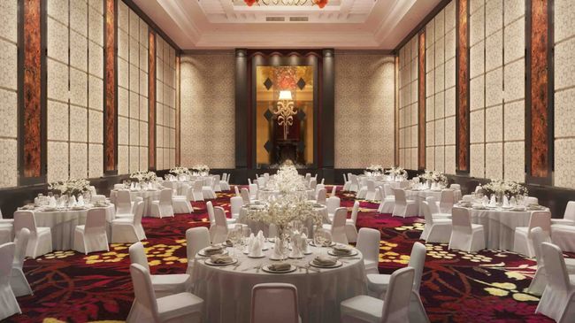 Trans Hotel Jakarta hadirkan ballroom luas untuk acara besar, lengkap dengan fasilitas modern. Nikmati pengalaman menginap premium dengan diskon hingga 50%.