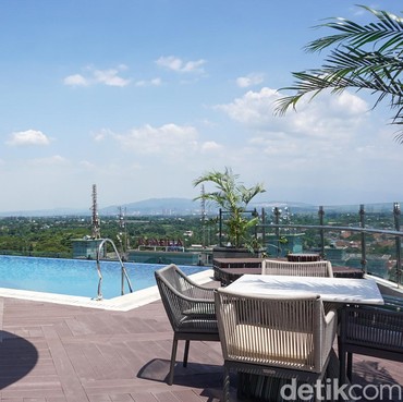 Nikmati Staycation Mewah di Trans Hotel Jakarta, Ada Infinity Pool