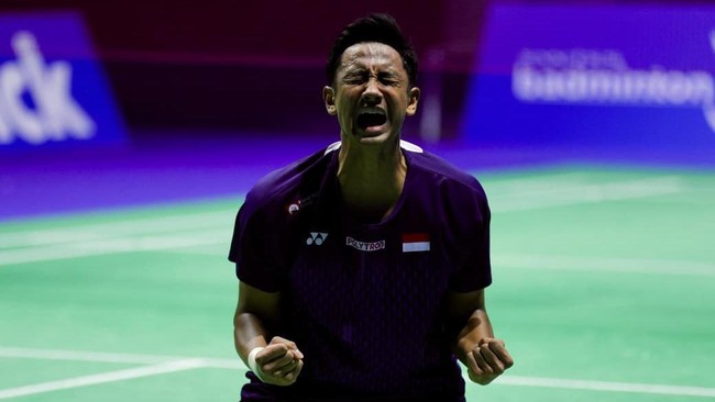 Alwi Farhan bisa mengalahkan unggulan pertama Li Shifeng dari China dengan skor 21-10, 21-19 di Swiss Open. Ia sempat tertinggal 10 angka, 6-16 di gim kedua.