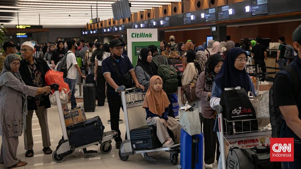 Puncak Mudik, Bandara Soetta Dipadati Penumpang Sejak Dini Hari