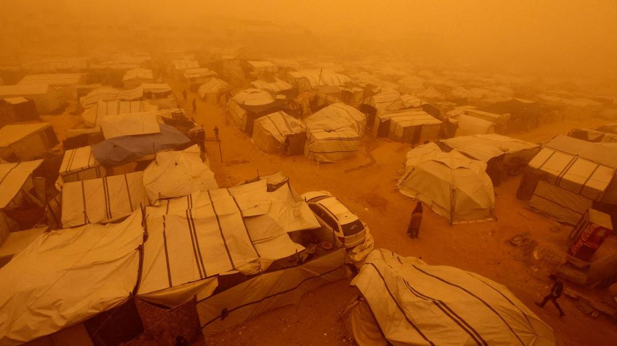 FOTO: Langit Berubah Oranye, Badai Pasir Dahsyat Selimuti Gaza