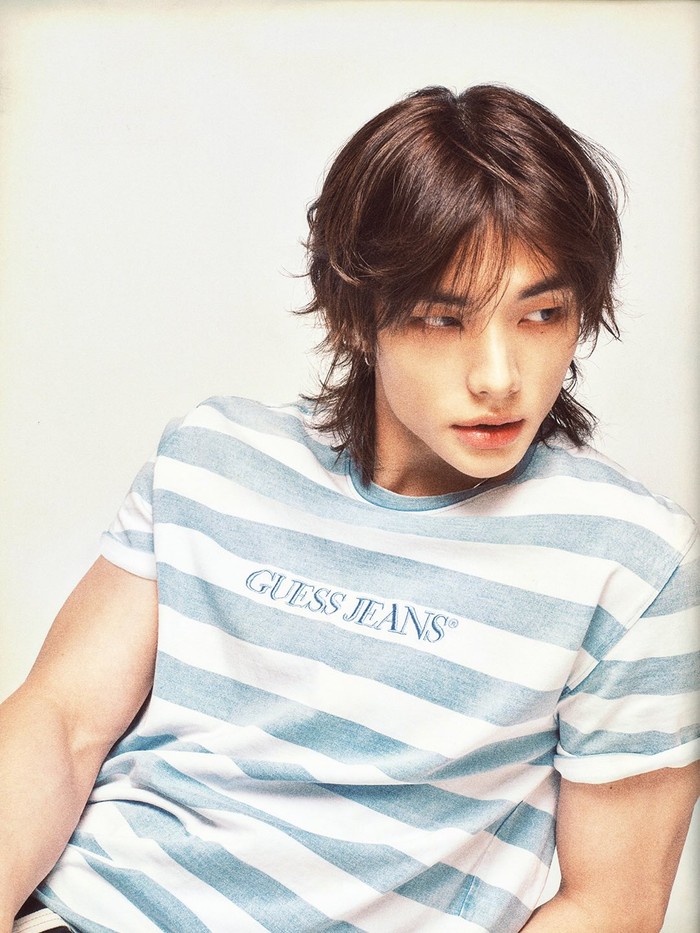 Bikin STAY, nama panggilan khusus untuk para penggemar Stray Kids, berdecak kagum sekaligus bangga, Hyunjin Stray Kids lagi-lagi mengantongi kerja sama dengan brand kenamaan. / Foto: instagram.com/guess