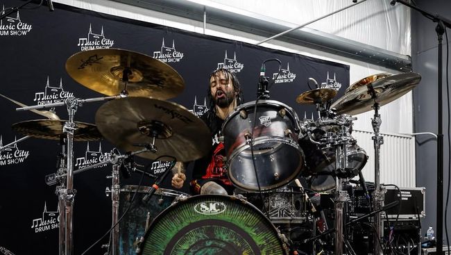 Jay Weinberg Jual Memorabilia Musiknya, Ada Topeng Slipknot hingga Drum Tur Bruce Springsteen